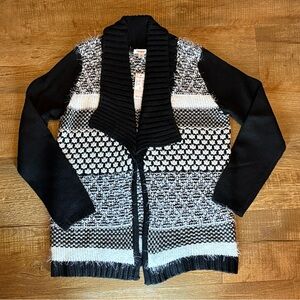 Black and White Patterned Women's Sweater